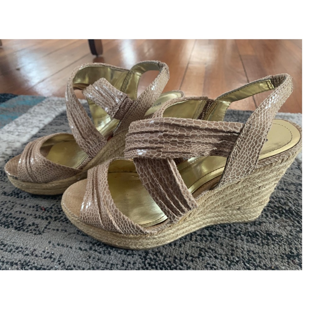 Cute Wedges 👠